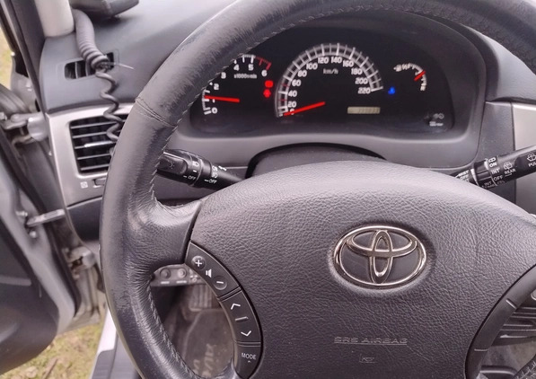 Toyota Avensis Verso cena 8200 przebieg: 400000, rok produkcji 2005 z Kłobuck małe 37
